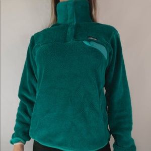 Patagonia pull over. size medium.